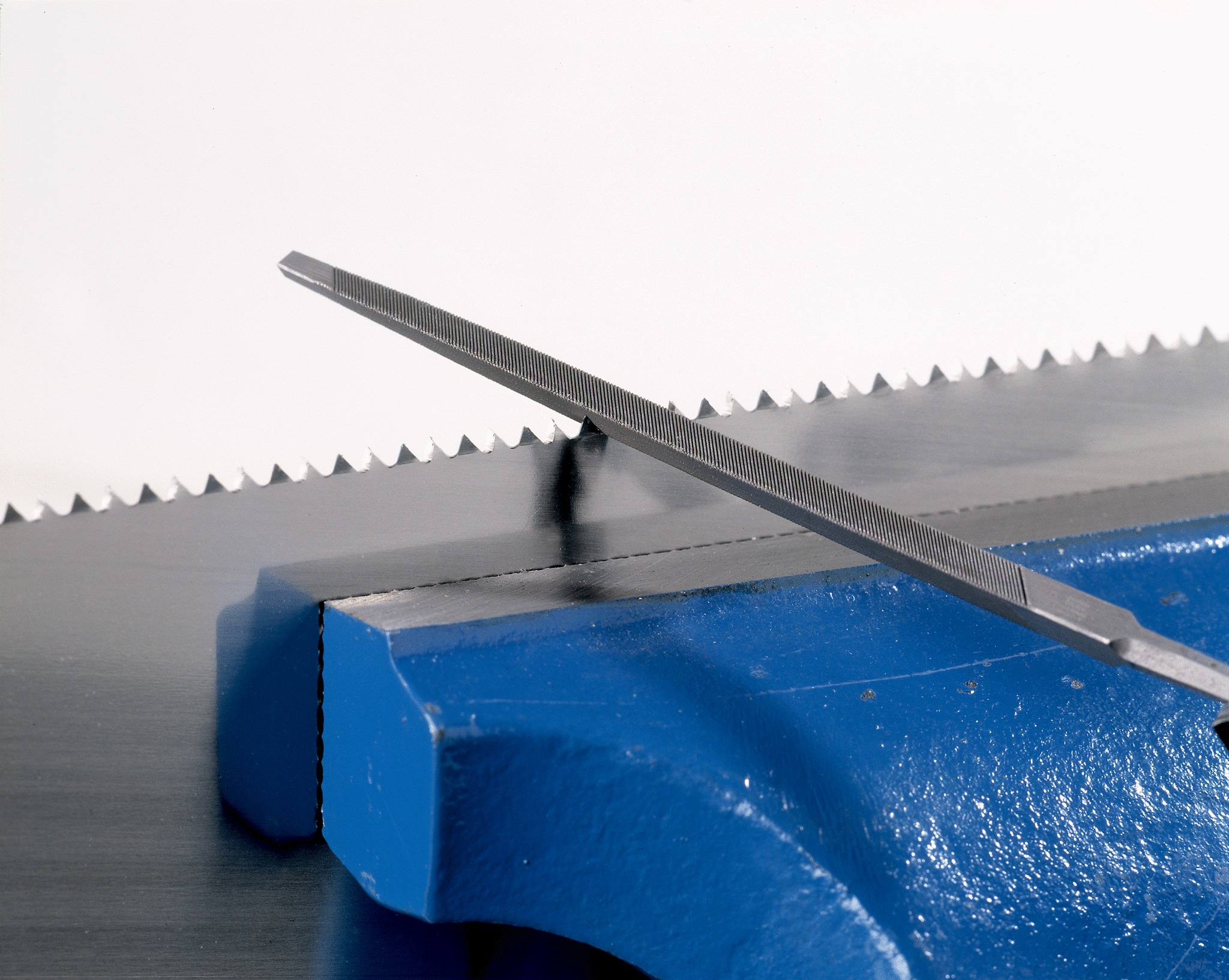 Bahco Taper file 4", 10cm, slim cut, ergo handle - Image 4