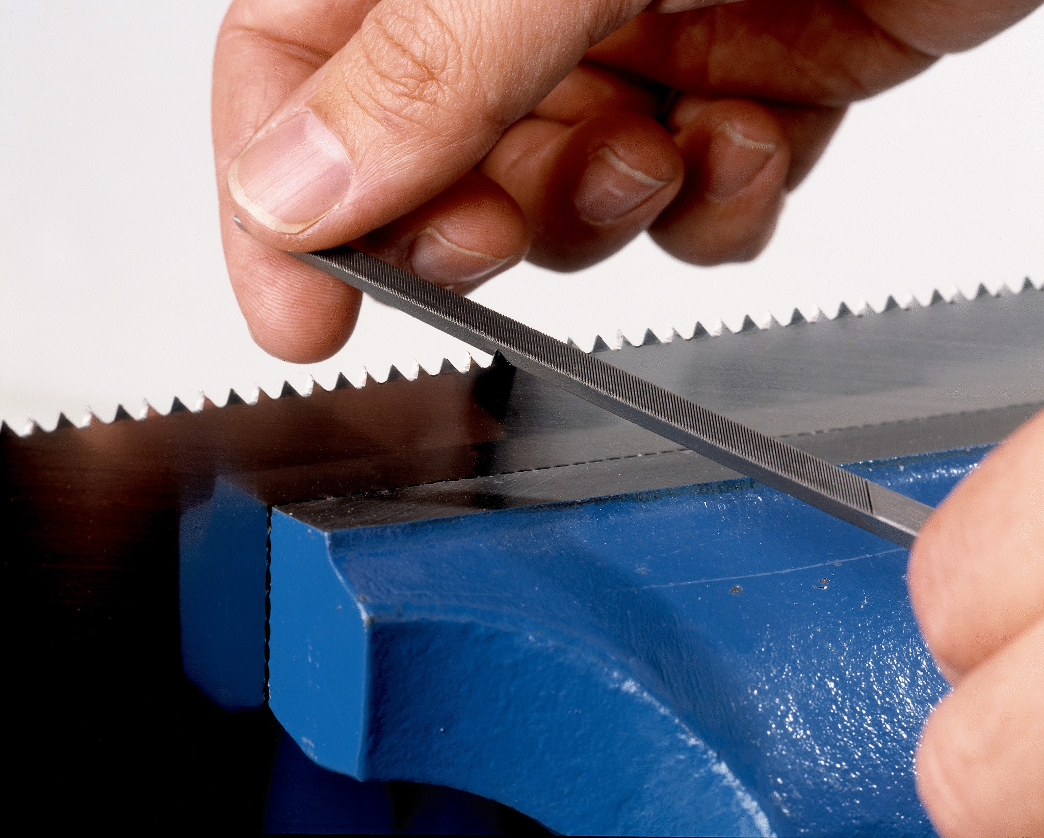 Bahco Taper file 4", 10cm, slim cut, ergo handle - Image 5