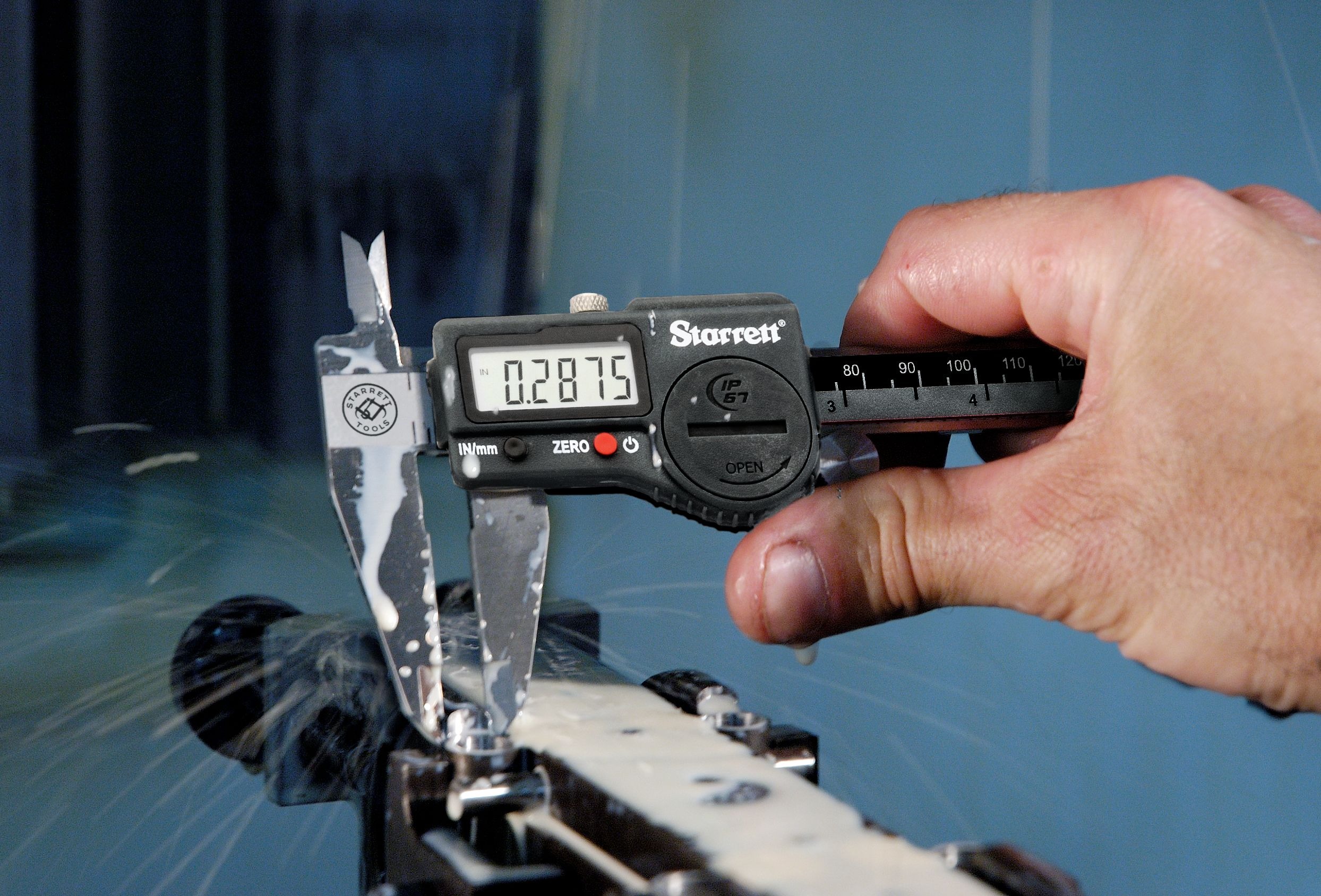 Starrett - IP67 Electronic Digital Caliper 200mm without output - Image 2