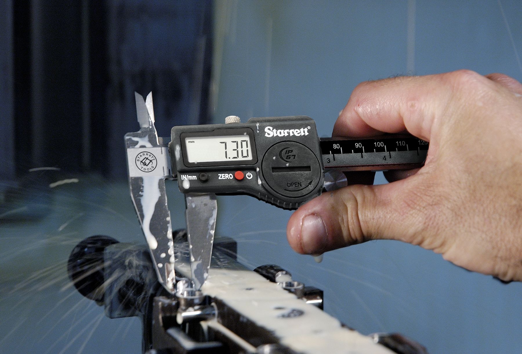 Starrett - IP67 Electronic Digital Caliper 200mm without output - Image 3