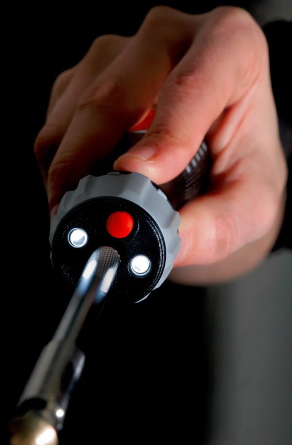 Bahco 1/4" Hex LED Light Screwdriver with Ratcheting Grip for Phillips/Pozidriv/Slotted 135 mm - Image 5