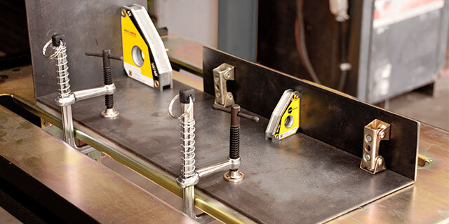 STRONGHAND NOMAD TOOL KIT WITH CLAMPS MAGNETS & V-PADS